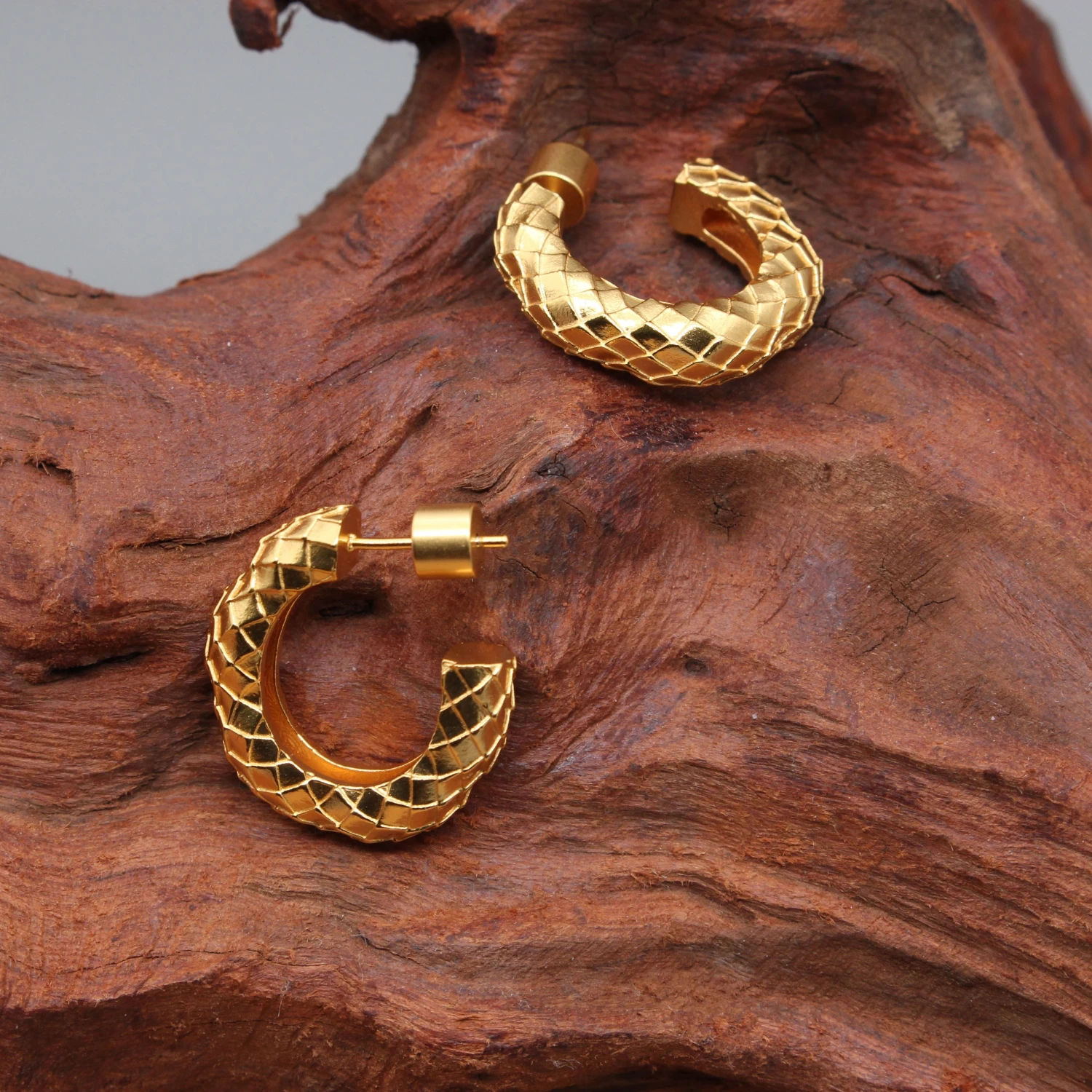 YAJUNIEL 24K Real Gold Plated Textured Weave Hoop Earrings for Women Hypoallergenic Chunky Brass Statement Jewelry Gifts