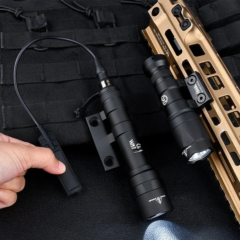 Taktyczna latarka metalowa SF M300 M600 LED z białym światłem do polowań z mocowaniem DD Offset, kompatybilna z szyną Mlok Keymod SMR 20MM — 2