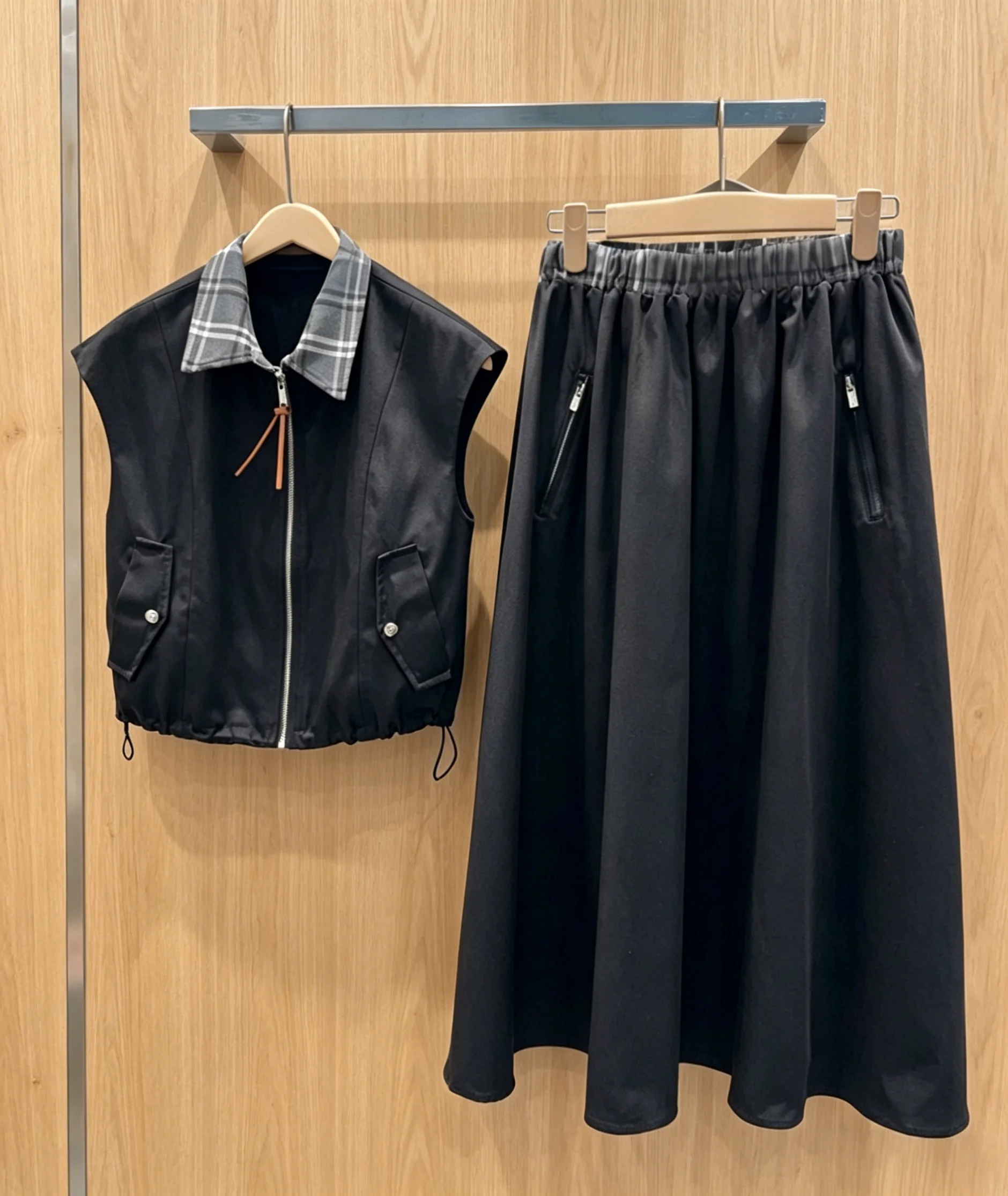 

2026 New Style Womens Black Short Sleeve and Mid Length Skirt Sizes M L Casual Fashion Comfortable Code 017