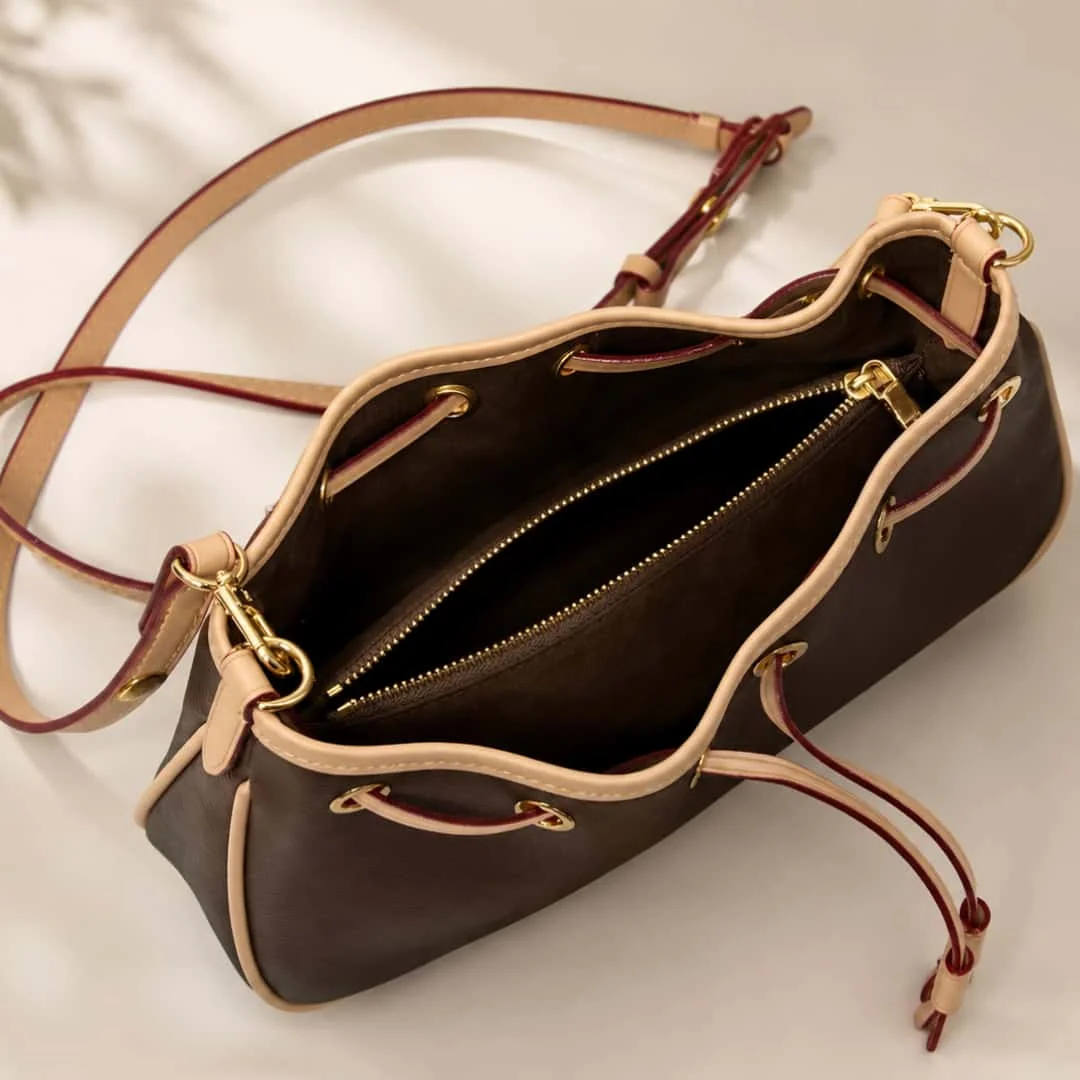 33L-2026: 24 x 13 x 8 cm (no box)  New Arrival / Multifunctional / Stylish Bag / Shoulder & Crossbody / Handheld / Durable