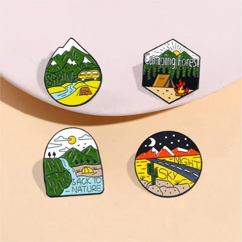 Spilla smaltata in lega da viaggio da campeggio Mountain Back To Nature Sky Night Forest accessori per abbigliamento zaino Badge spille da bavero