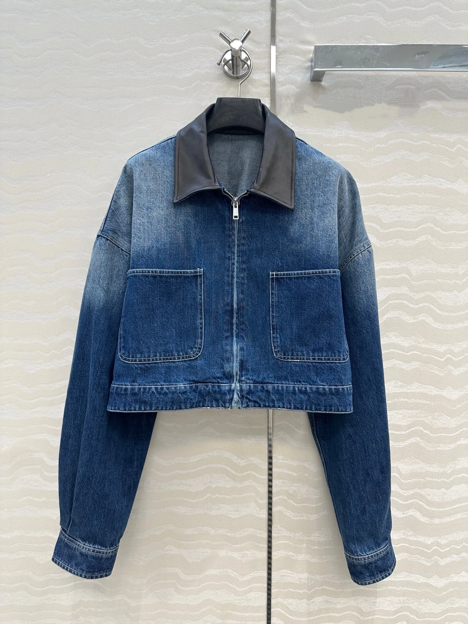

2025 New Women's Blue Denim Coat Contrast Color Collar Zipper Short Jacket Top with Pockets