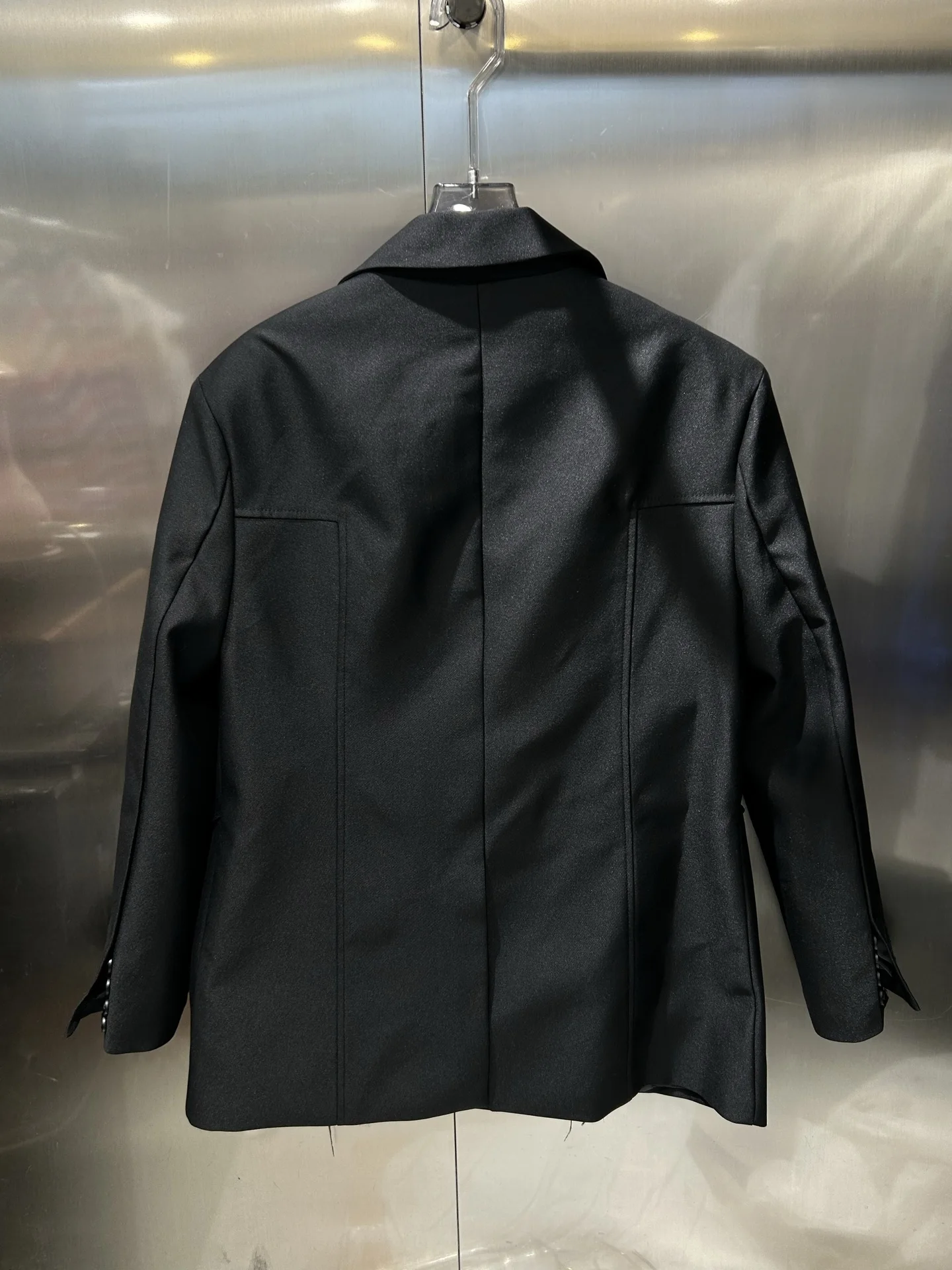 

2025 Новый женский модный универсальный черный пиджак с фрактальным пером