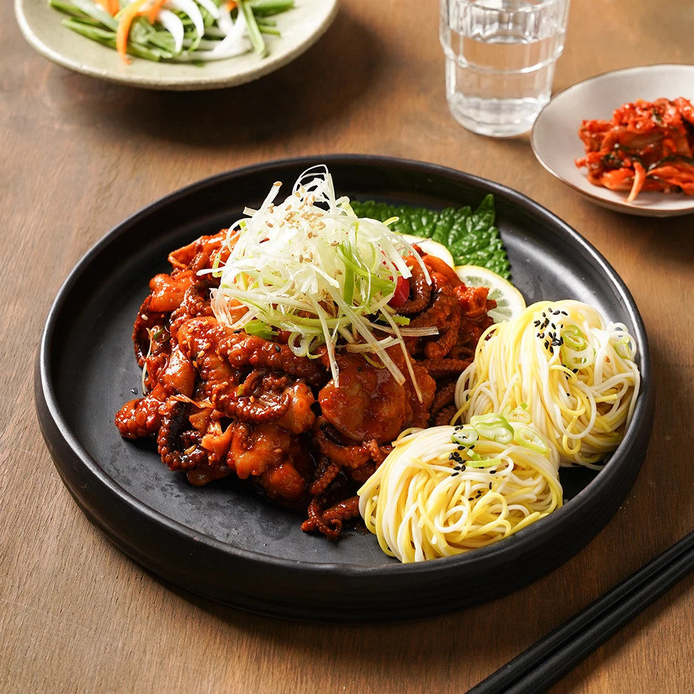 [홍익상회] 역전쭈꾸미 500g 2인분 양념 쭈꾸미 볶음 캠핑 음식 요리 밀키트
