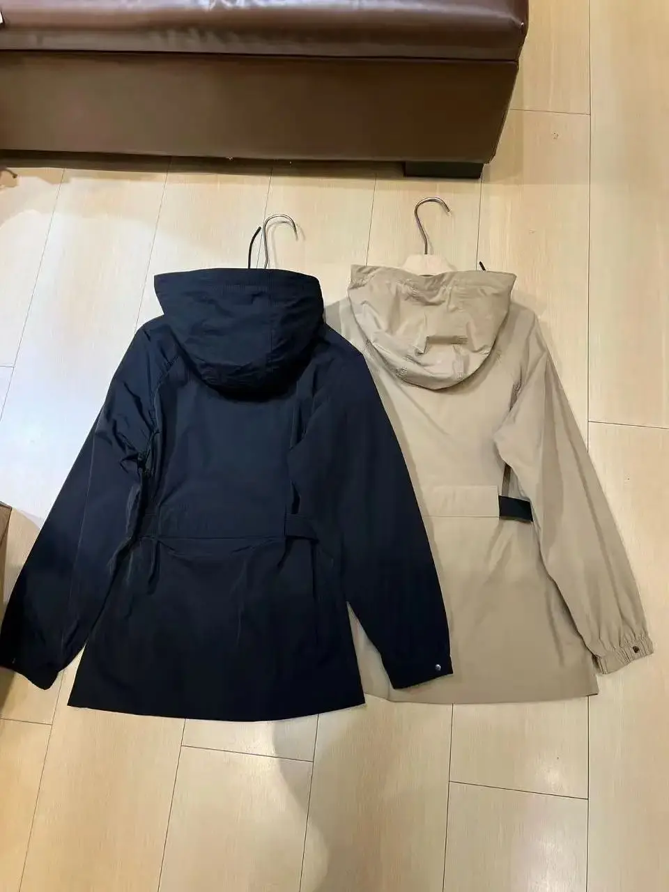 Lässiger, dünner Trenchcoat mit Kapuze für Damen im Frühjahr