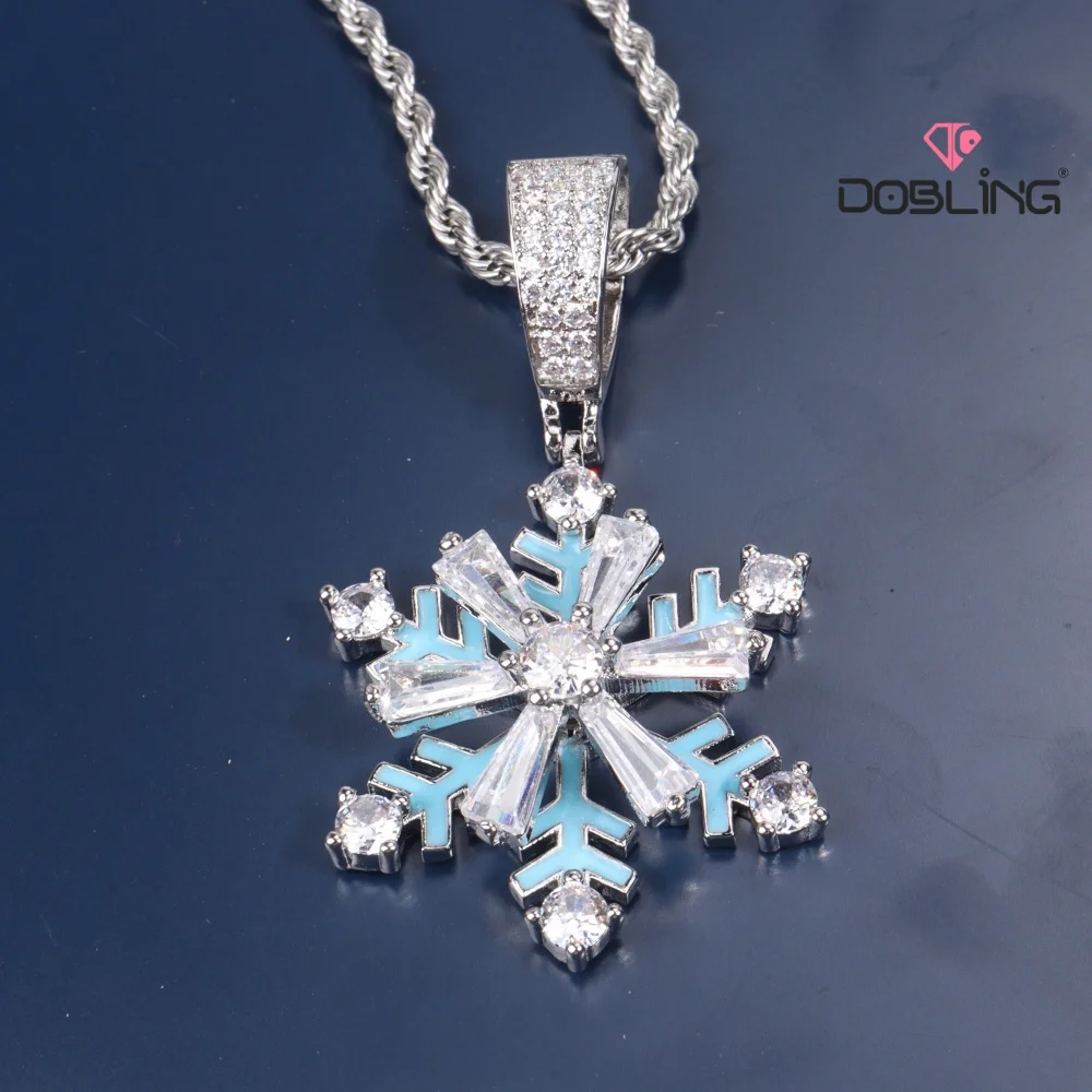 

Luxury Iced Out Glow-In-The-Dark Spinning Snowflakes Pendant Personalized Big Cubic Zircon Snowflake Necklace Gift For Christmas