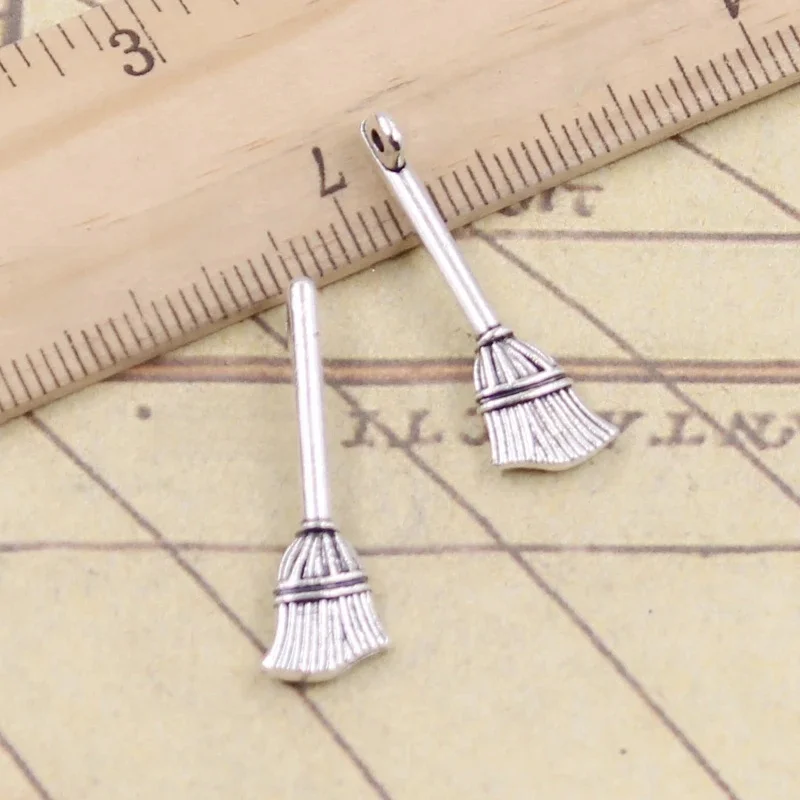 20szt Charms Beson Broom 27x10mm Tybetański Brąz Srebrny Kolor Wisiorki Antyczna Biżuteria DIY Ręcznie robione Rzemiosło — zdjęcie 2