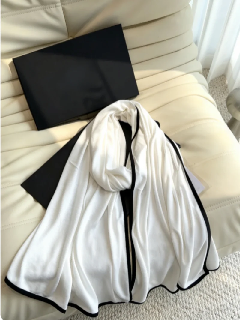 Women's Letter Print 70% Cashmere 30% Silk Fabric 5 Women's Letter Print 70% Cashmere 30% Silk Fabric