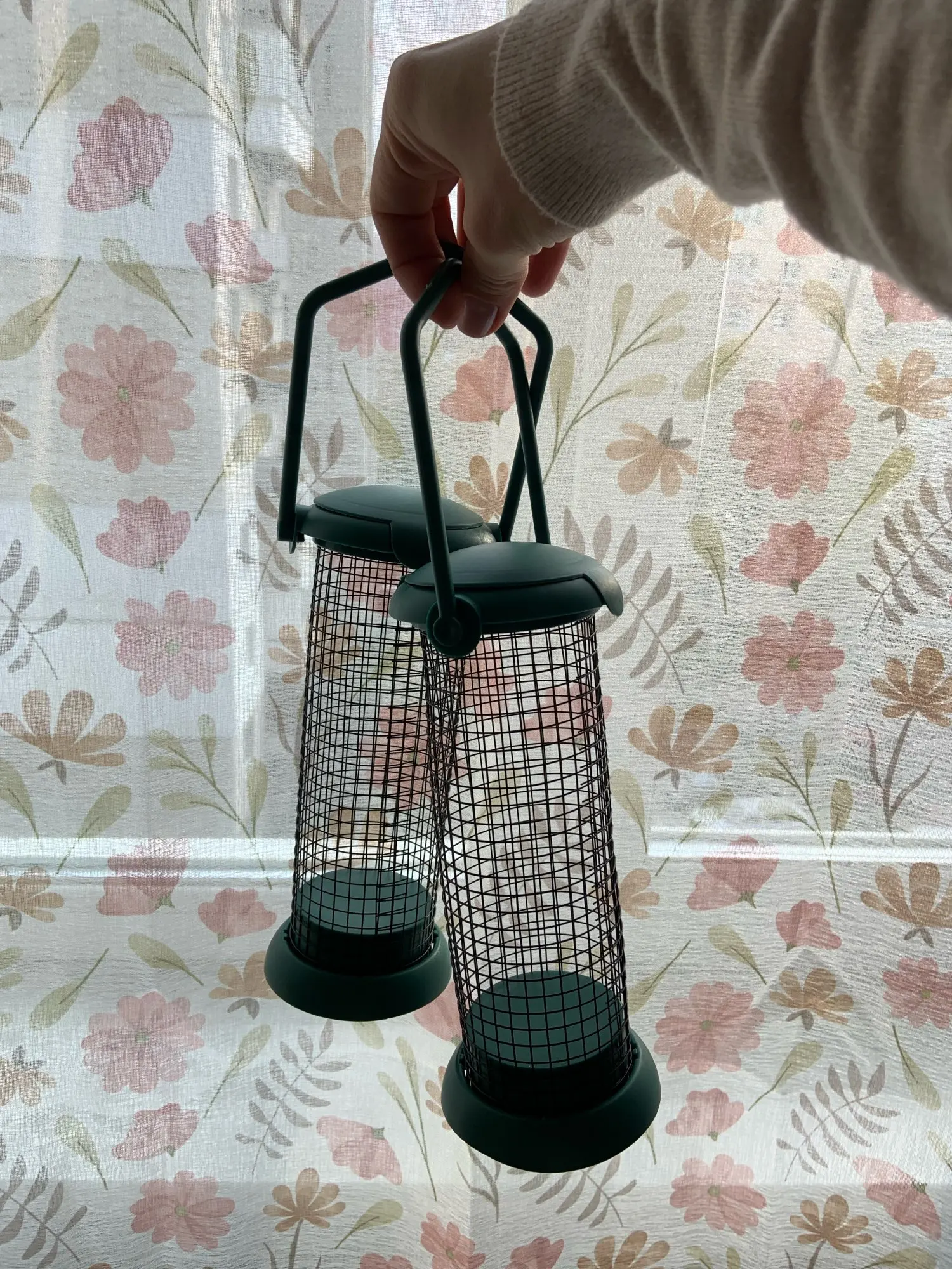 Bird Feeder Dumplings Grease Ball Rack Outdoor Food Dispenser For Tit Small Wild Birds Feed Station Hanging Birds Feeder photo review