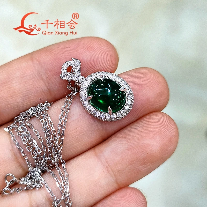 قلادة زمرد اللون الأخضر تم إنشاؤها كابوشون بيضاوي مسطح الظهر مائيًا 8*10 مم في 925 فضي مع مويسانيتي D للاستخدام اليومي