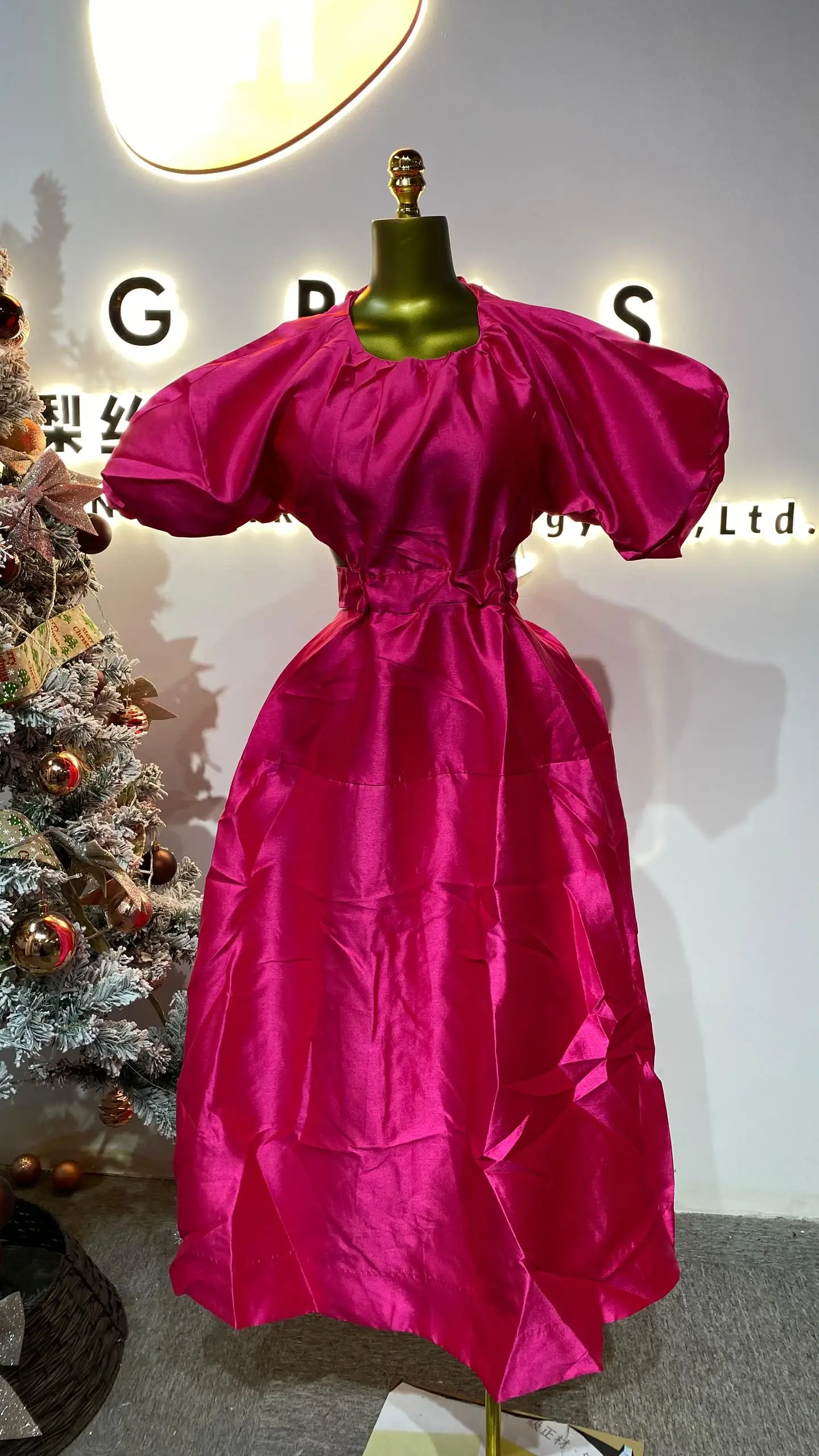

Customized new fashion ladies summer linen hollow clothing casual powder puff sleeve ladies solid color dress-GZMM038