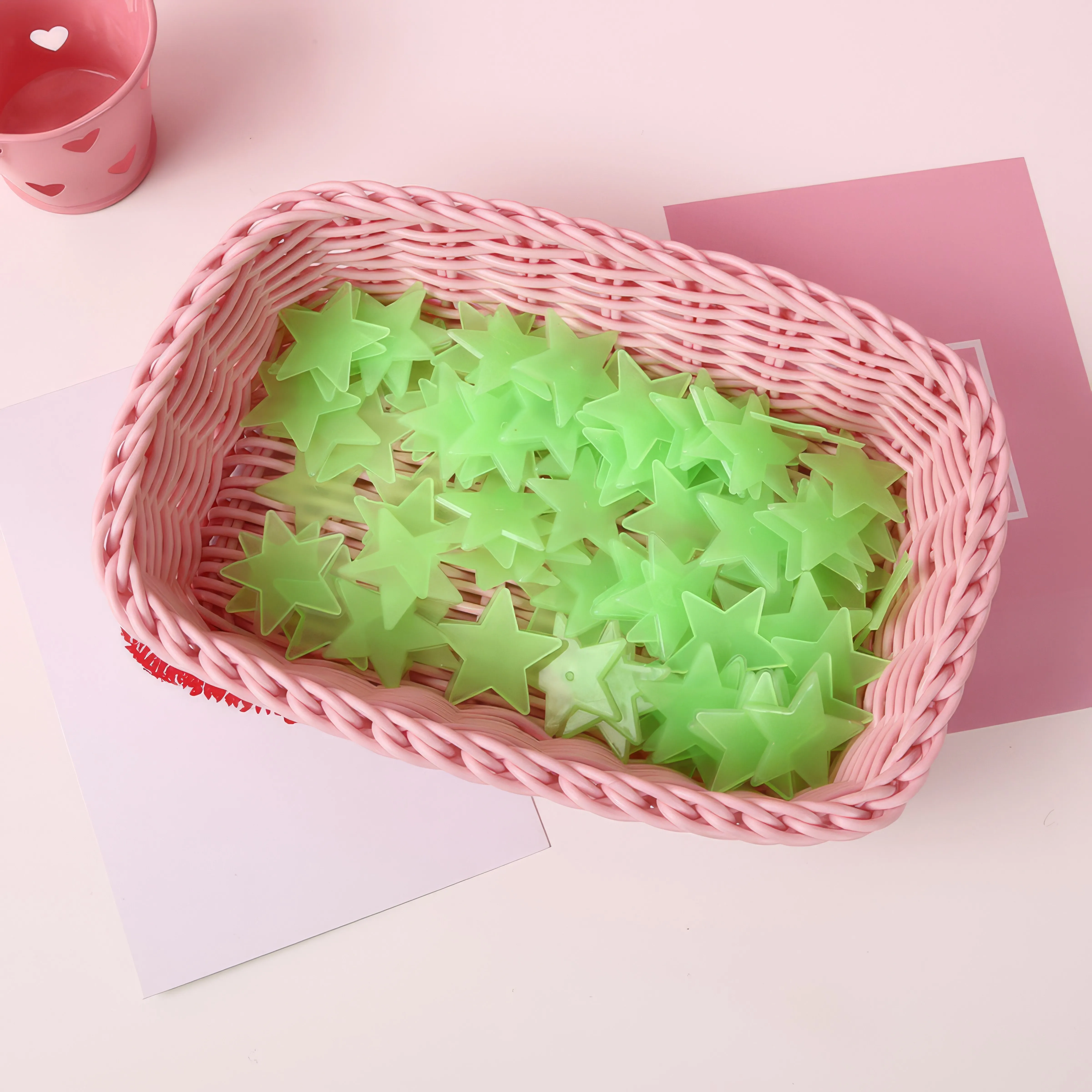 100 نجمة خضراء صغيرة، سهلة التقشير واللصق، مناسبة لديكور غرفة النيازك، ديكور غرفة النوم، ديكور مضيء - 4