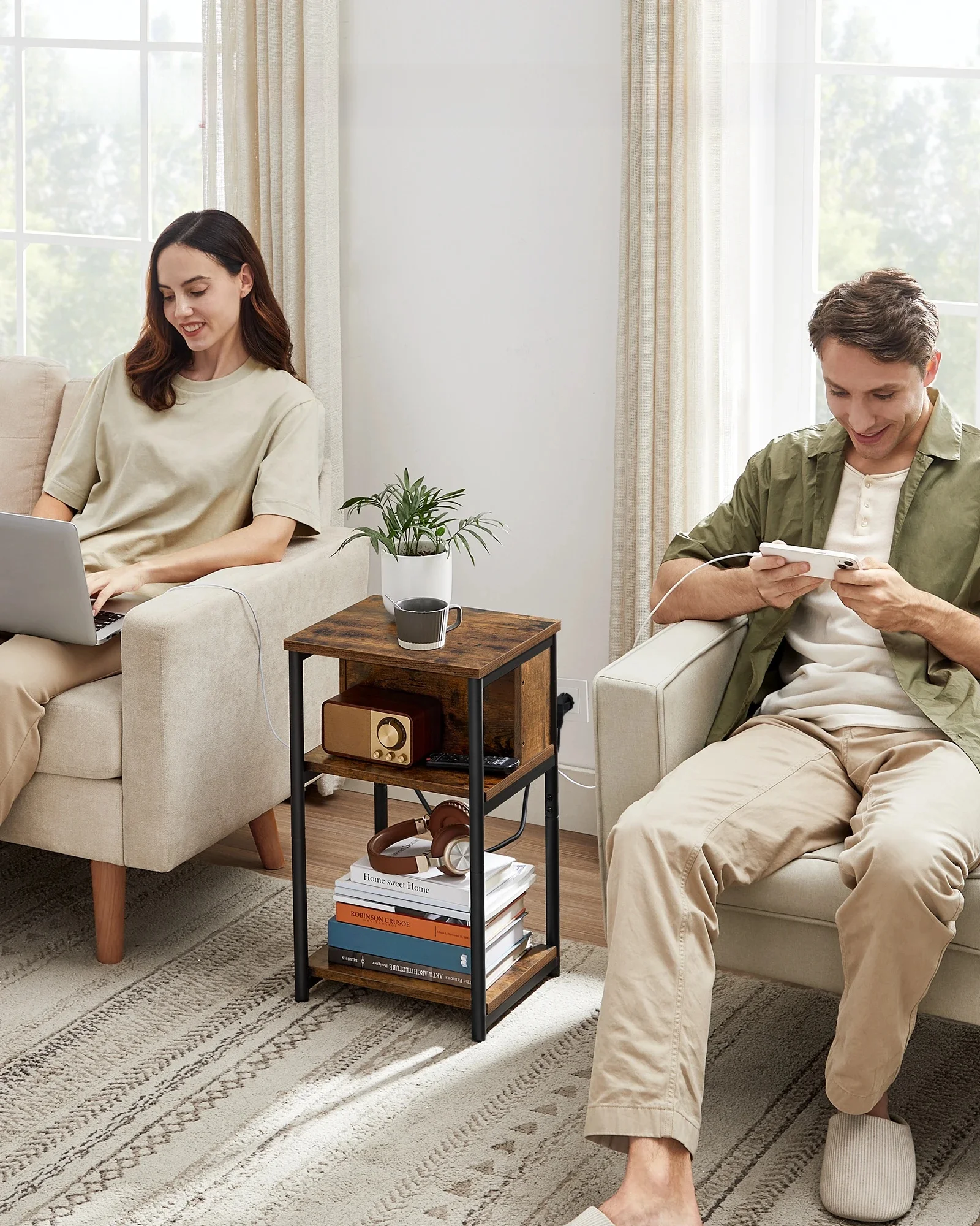 VASAGLE Beistelltisch, Nachttisch mit Steckdose, schmal, 2 AC-Anschlüsse, 2 USB-Anschlüsse, 30 x 34 x 58 cm, für Wohnzimmer