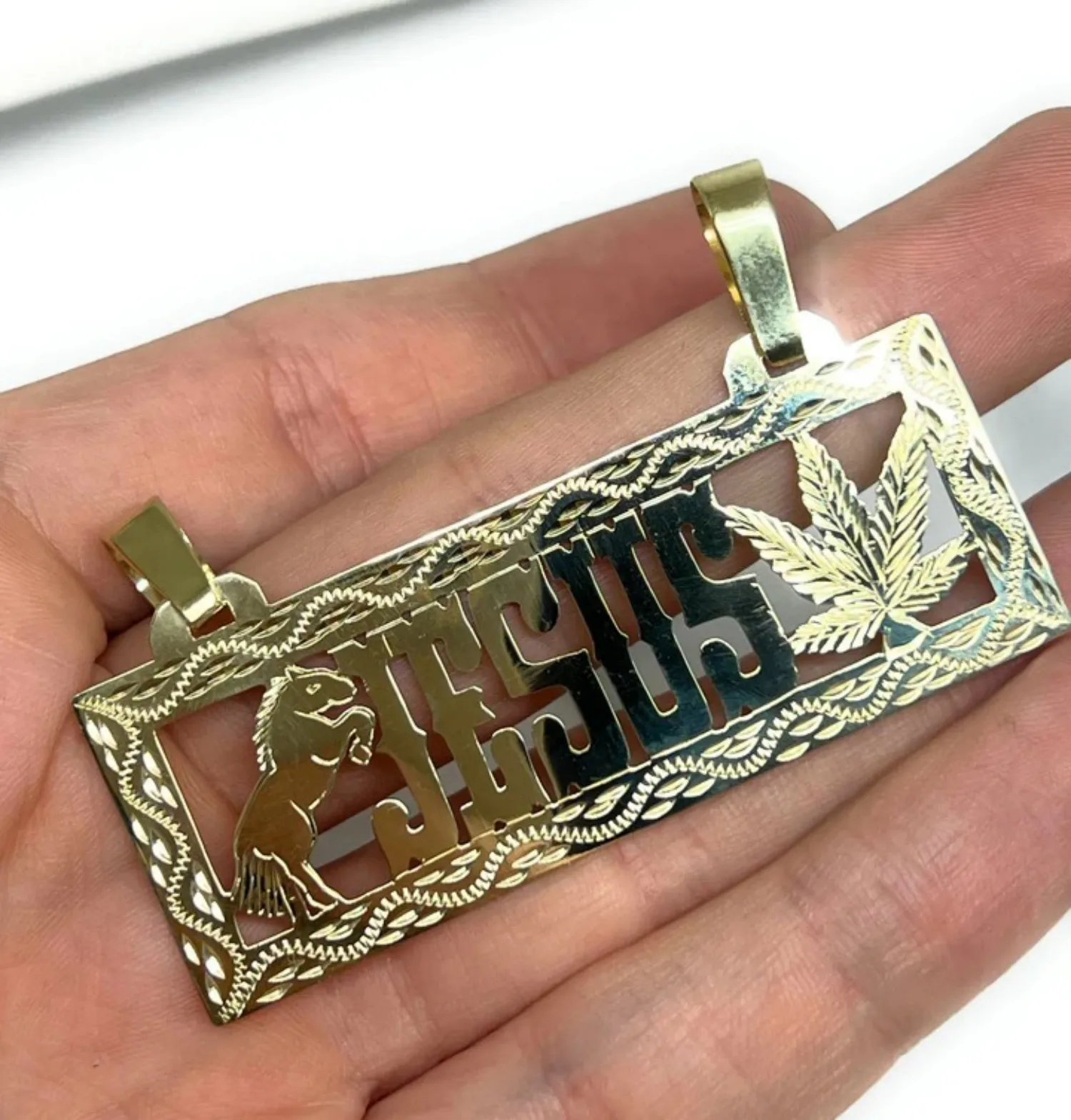 Personalized Name 18k Gold Plated Custom VAQUERO STYLE HORSE AND GREEN LEAF LARGE Nameplate Pendant Jewelry for Boyfriend