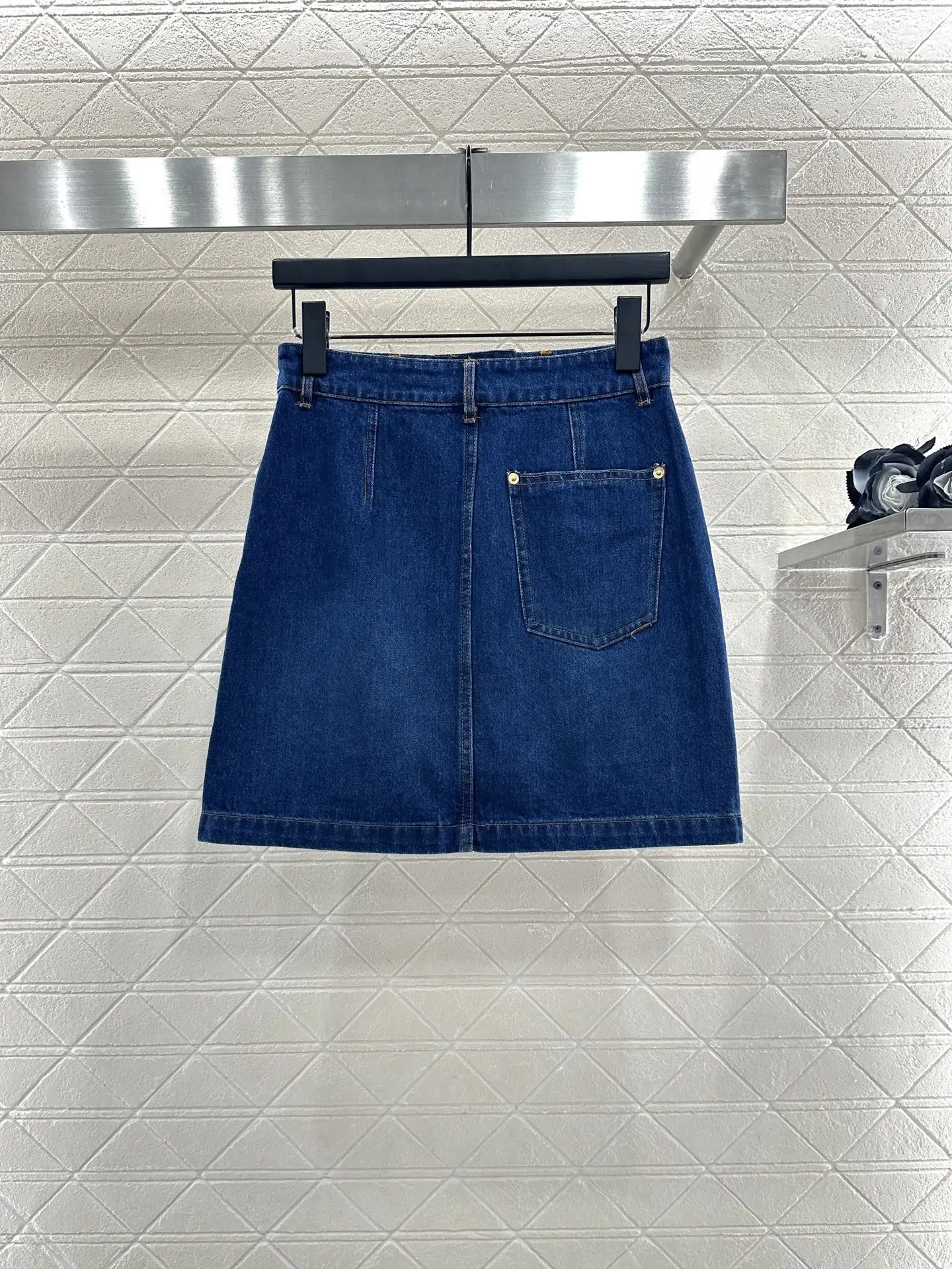 

Осень 2025 г., новый дизайн, женская джинсовая короткая юбка, облегающая бедра