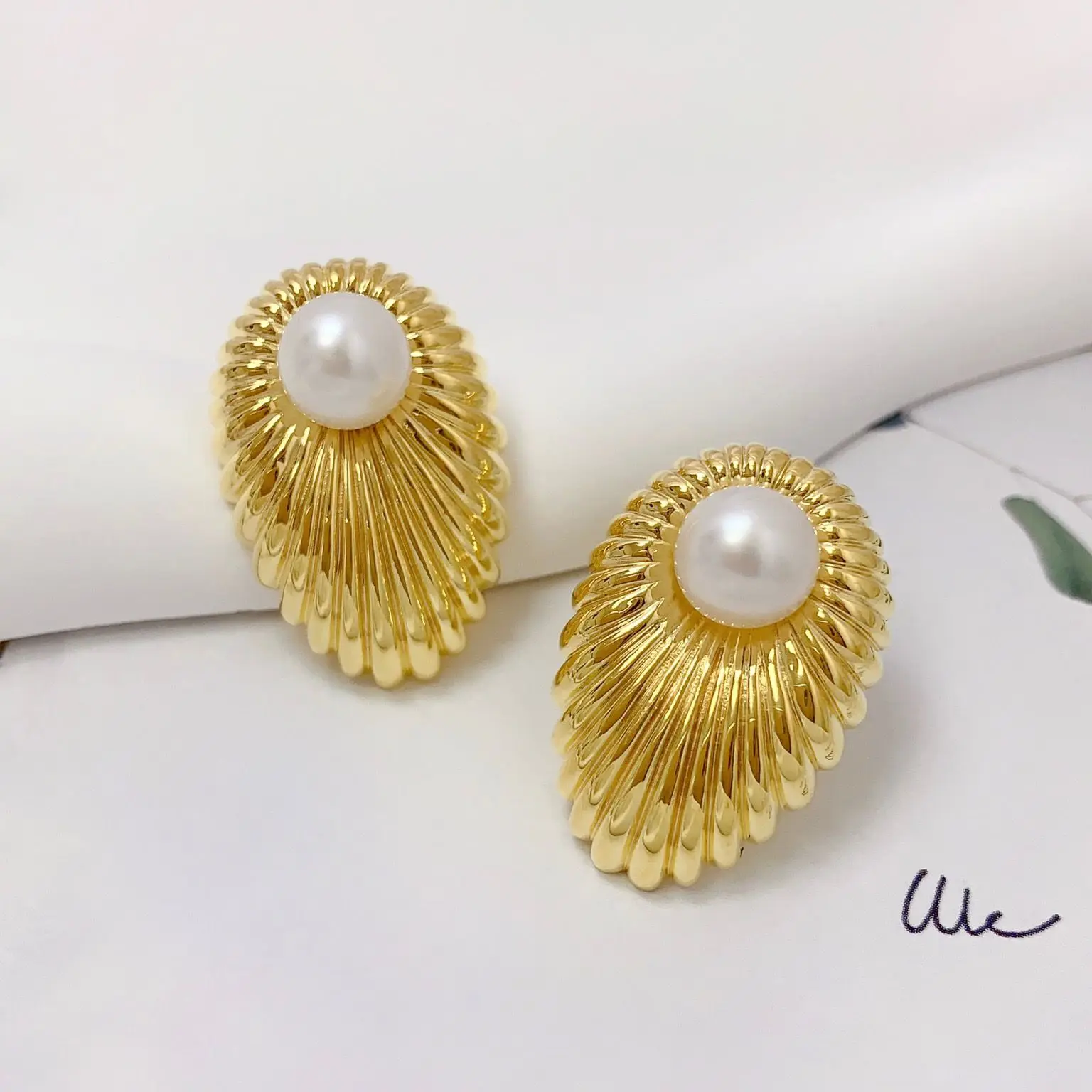 

MADALENA SARARA 5-6mm Freshwater Pearl Classic Asian Women Earrings 18K Gold Stud Earrings Irregular Style Luxury Elegant