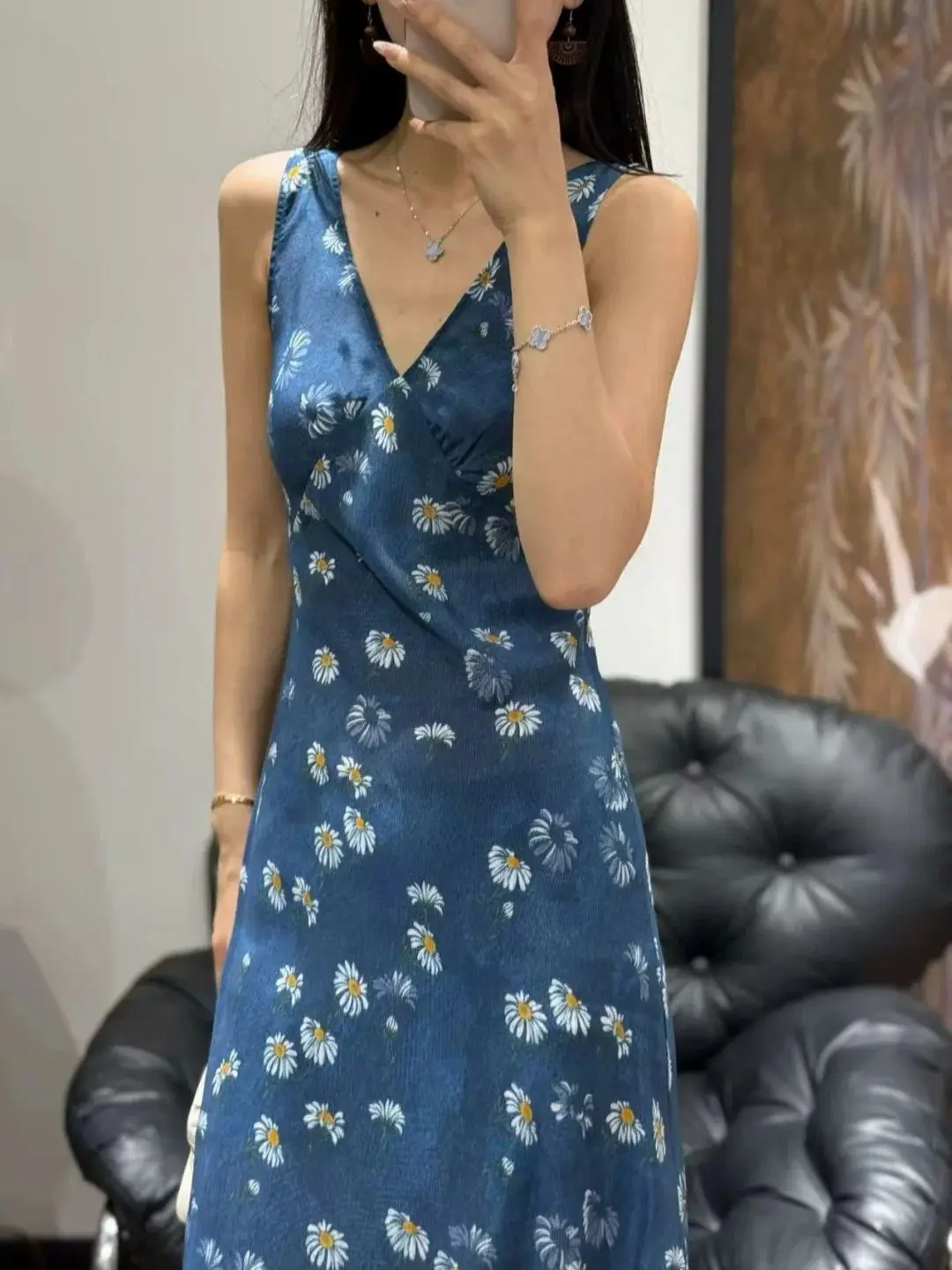 Classic summer sleeveless figure flattering silk dress