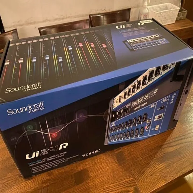 Universal Soundcraft Ui24 Remote-Controlled 24-Input Digital Mixer