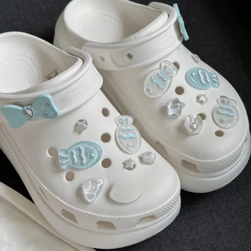 Dessin animé poisson de natation en haute mer bricolage trou chaussures breloques concepteur qualité jardin chaussure décoration pour les filles Unique fille cadeau