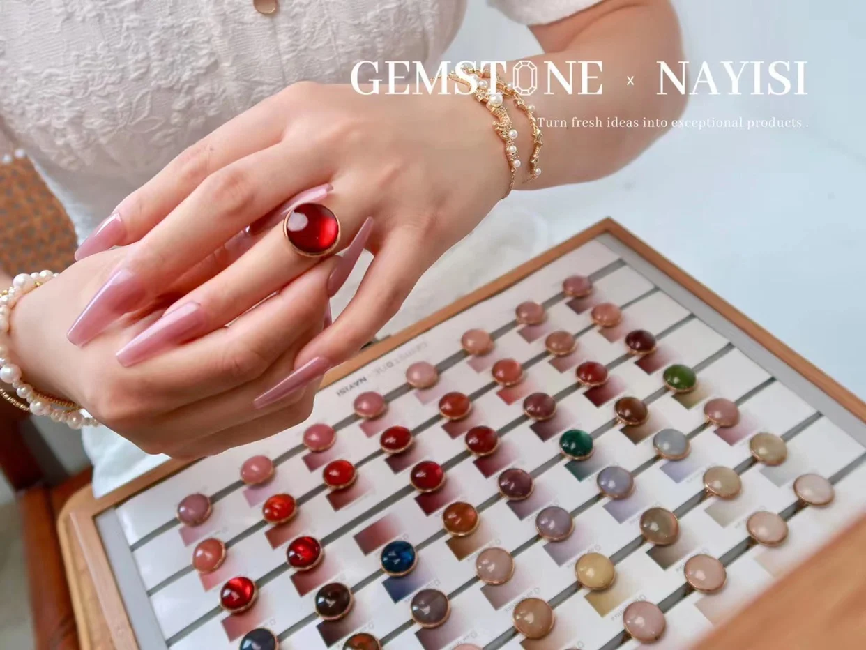 Nayisi nicht übereinstimmend 56 Farben Nagel gel Set transparente Farbe neues Modell 2024 Nail Art Kit heißer Verkauf ungiftiger UV-Gel Nagels tudio