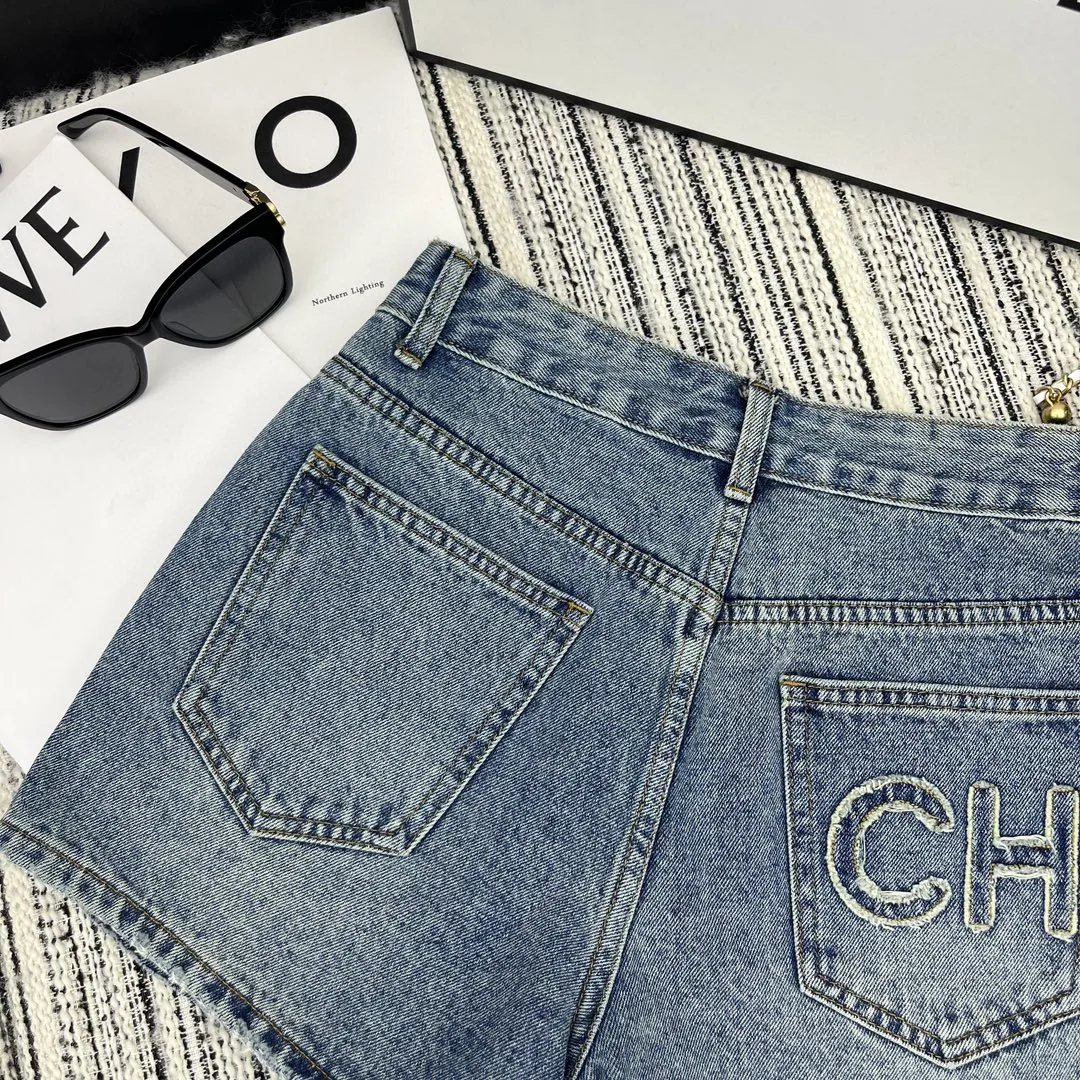 

Spring 25 Women Shorts collection: Multi-purpose retro washed jeans, loose large-sized casual embroidered women's slim-fit pants