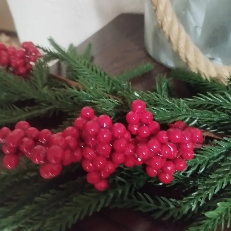 10pcs Christmas Red Berries Branch Fake Plants Flowers Artificial Holly Berry Stamen Wreath Ornaments for Xmas Tree Home photo review