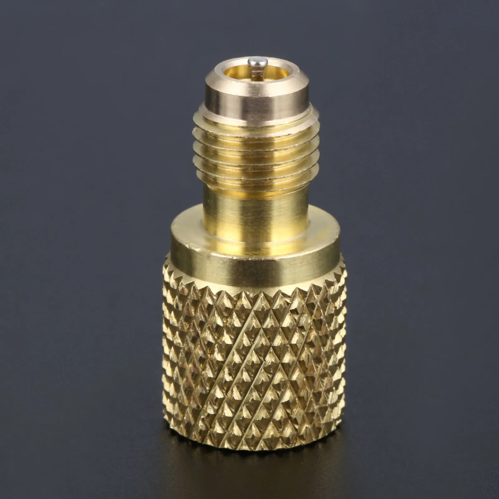 A/C R134a mosiężny prosty adapter montażowy 1/4 "męski na 1/2" żeński W/rdzeń zaworu łączący wąż R12 do zbiornika czynnika chłodniczego R134A — zdjęcie 2