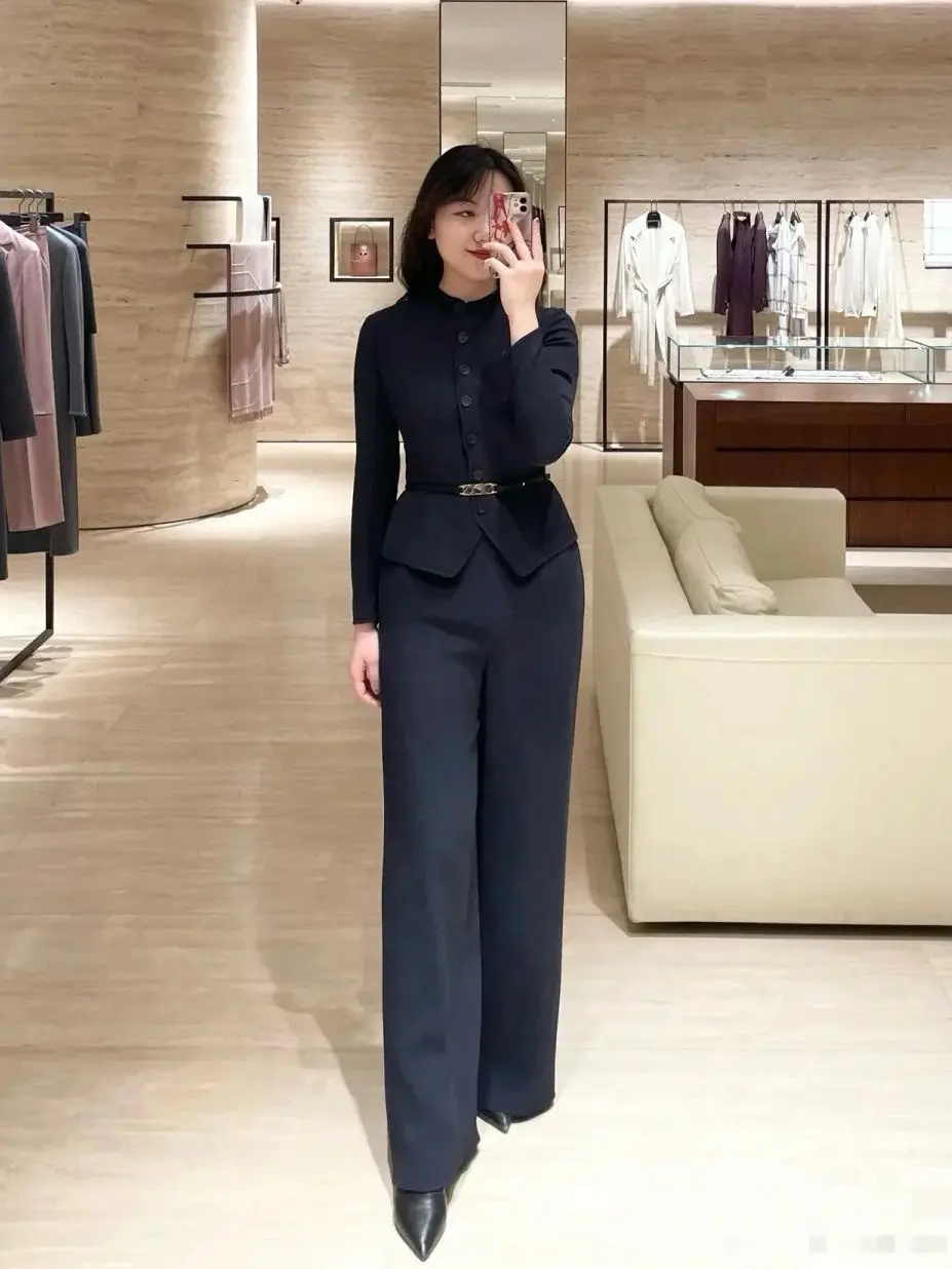 بدلة صوف أنيقة للخريف للسيدات، صورة ظلية بخطوط نقية بسيطة