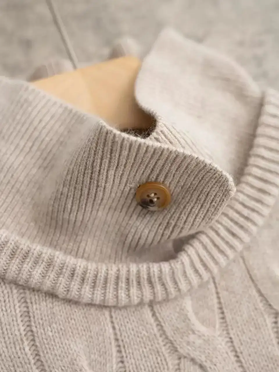 سترة بولو محبوكة فاخرة بلون سادة من صوف الكشمير