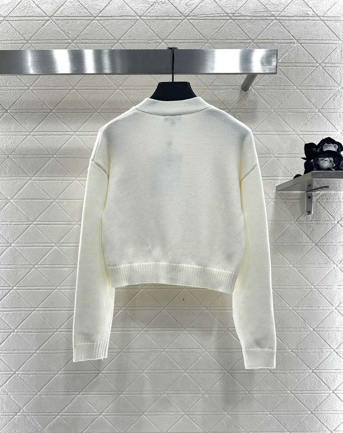 

2025 Autumn/Winter New Design Women's Wool Yarn V-neck Knitted Cardigan