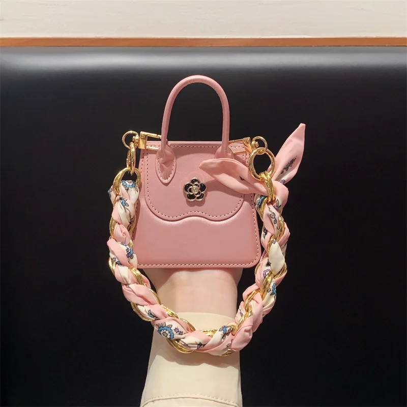Etui na telefon Deluxe PU Leather Handbag 3D Flower do Samsung Galaxy Z Flip 6 5 4 3 Etui na telefon Zflip5 flip6 Premium Silk Scarf Case