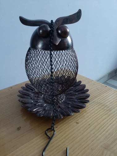 1pcs Owl Shaped Metal Bird Feeder Hanging Wild Bird Food Container for Garden Yard Outdoor Bird Watching Decorative Feeding Tool photo review