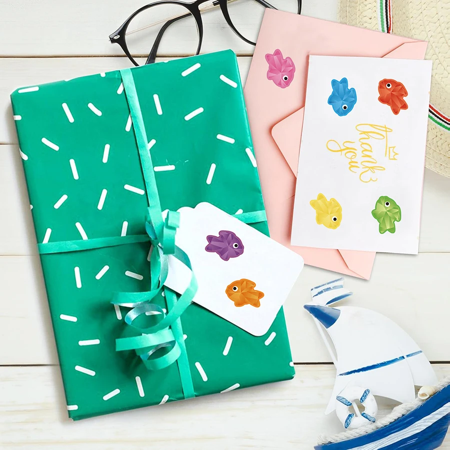 200 autocollants colorés en forme de poisson – 10 feuilles d'étiquettes auto-adhésives pour scrapbooking, emballage, bricolage artisanal, journaux.