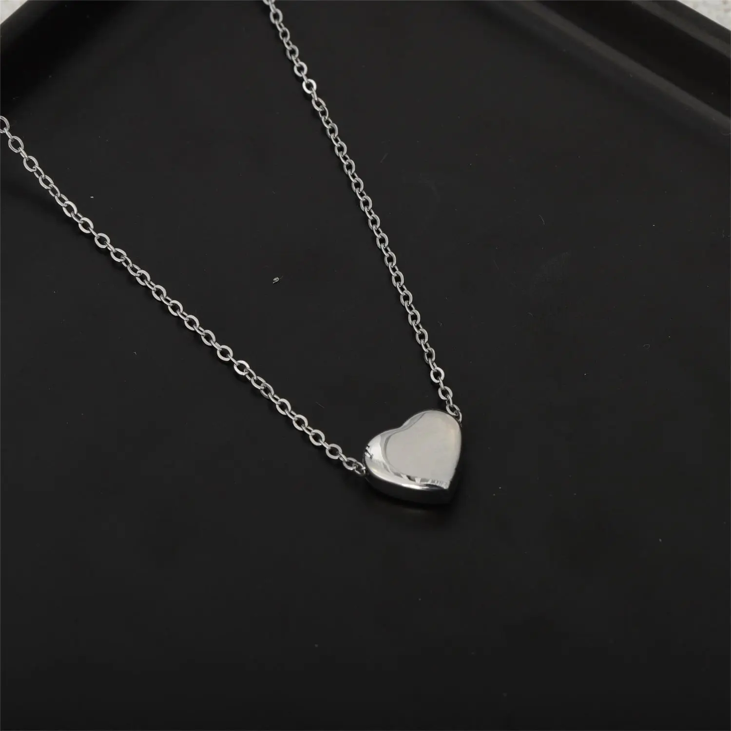 

Move Carving 3D Heart Necklace Simple Stainless Steel Personalized Couple Names Everyday Jewelry Special Holiday Gift For Her