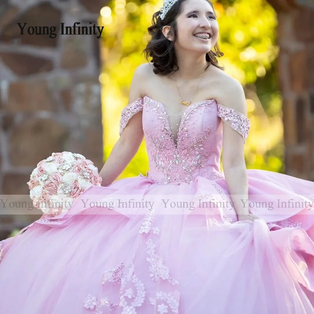 Vestidos princesa Quinceanera, vestido de baile rosa brilhante, apliques com cristais de renda, fora do ombro, doce 15 ° vestido, baile, renda