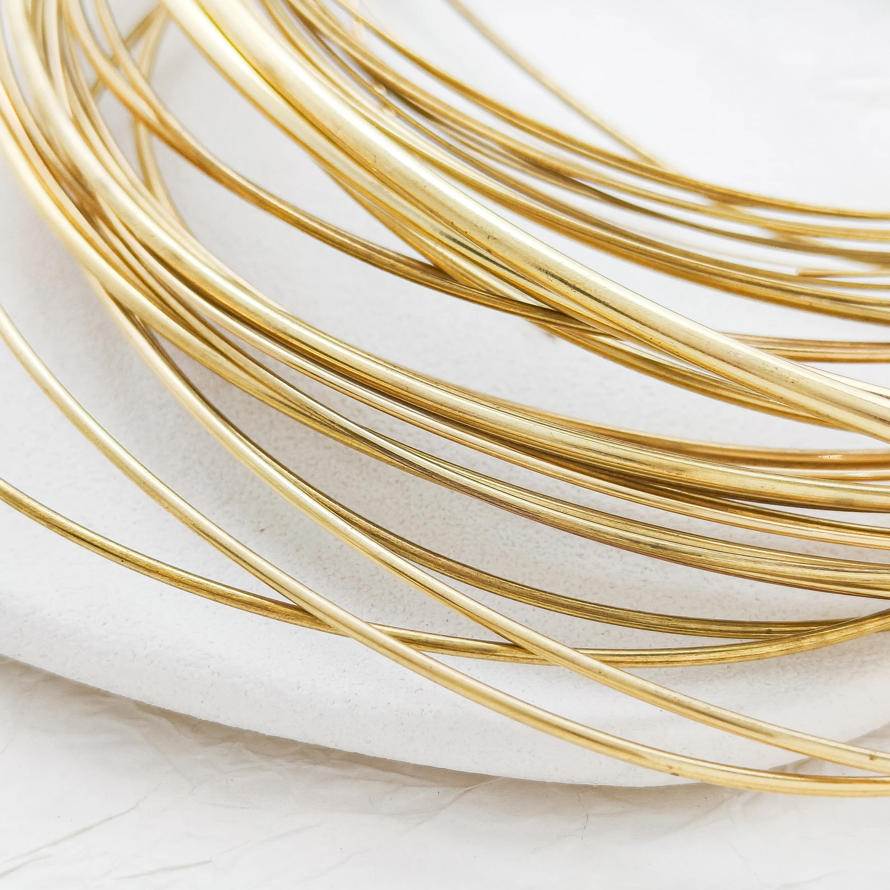 

Полужесткая оберточная проволока из необработанной латуни