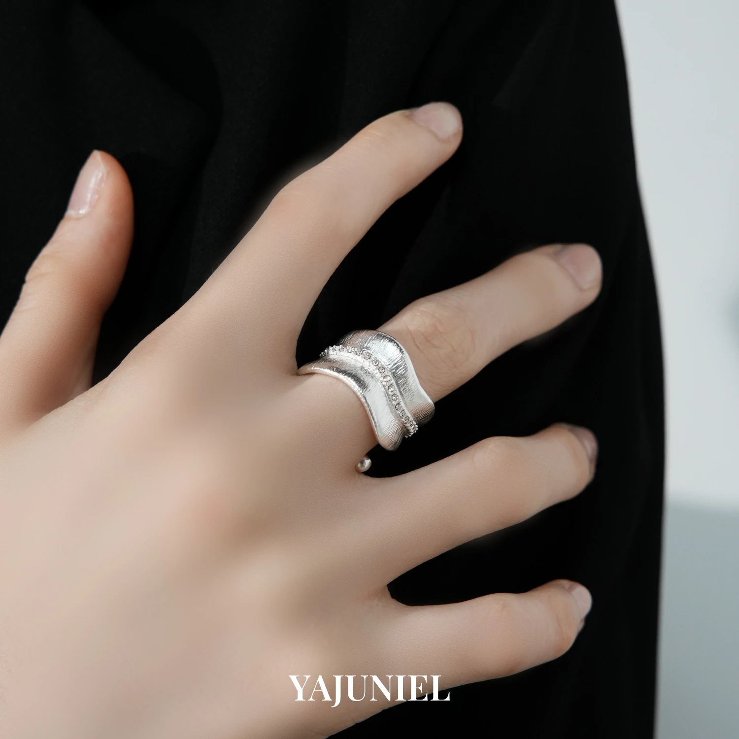 

YAJUNIEL Luxurious White Gold Plated Brushed Leaf Open Ring for Women Hypoallergenic Adjustable Fashion Ring Jewelry Gift