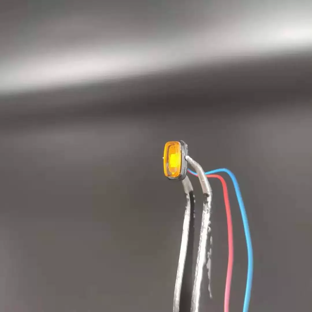 1 Paar 1/14 LED-Umrisswarnleuchten für Tamiya 1/14 RC Traktor-LKW und Muldenkipper-Modellspielzeug oder DIY-Upgrade-Teile – Detail 3