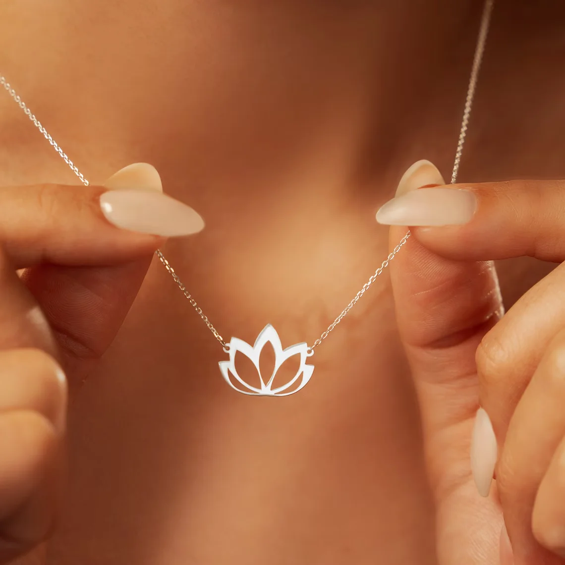 Edelstahl-Halsketten, Lotusblume, zierliche Halskette für Frauen, minimalistische Halskette, Lotusblumen-Halskette, Geschenk für Sie – Detail 2