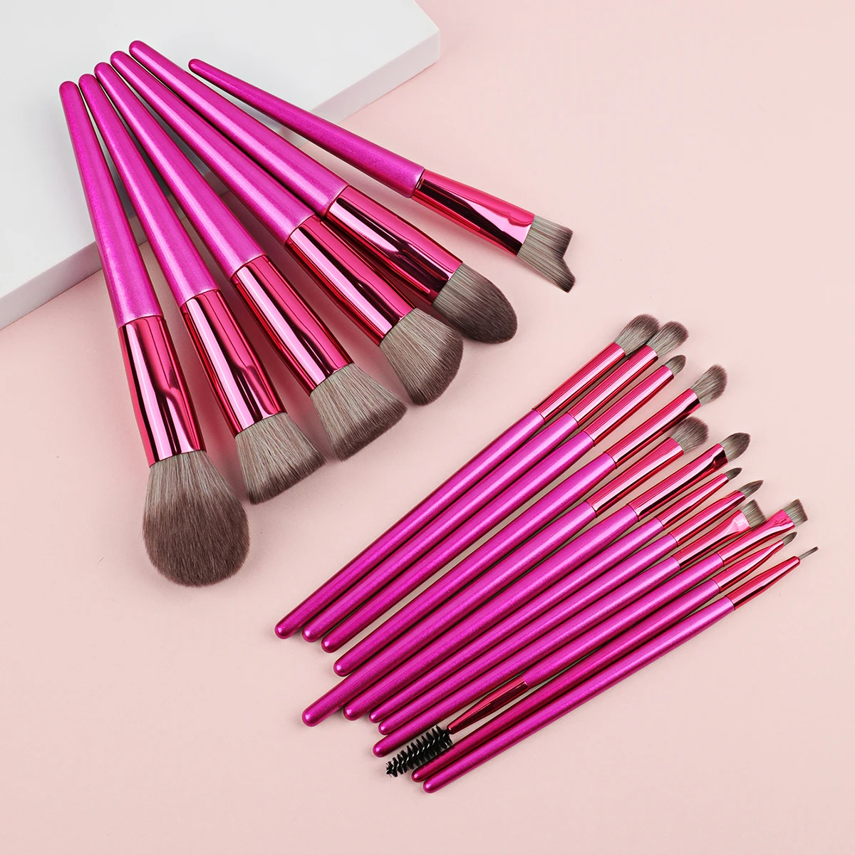 Makeup Brush Set 18 Pieces HotPink High Quality Synthetic Foundation Concealer Eyeshadow Blush Makeup Brush Beauty Tools