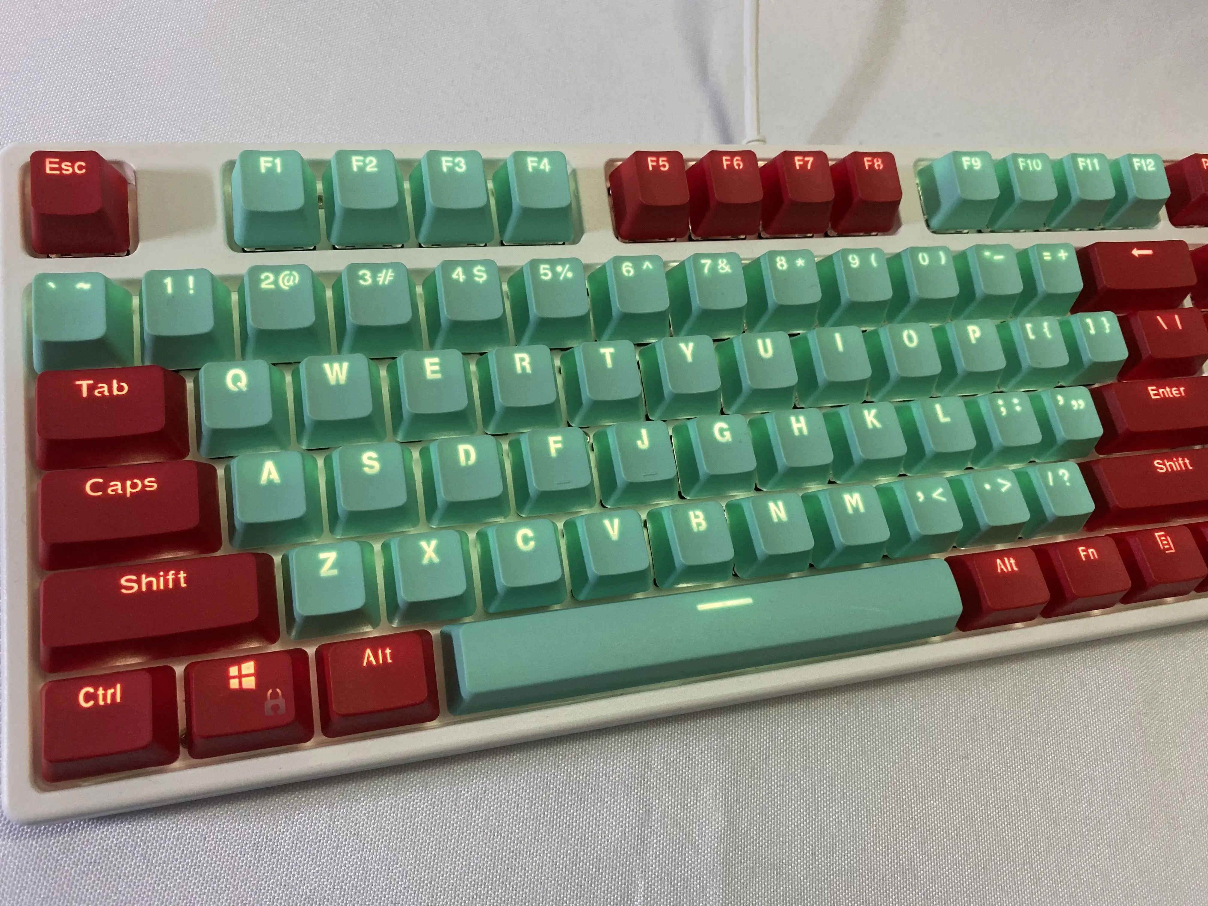 Teclas de Teclado mecánico de altura OEM, color rojo Cian, 87 teclas, Material PBT, caracteres retroiluminados dobles, teclas de juego transparentes