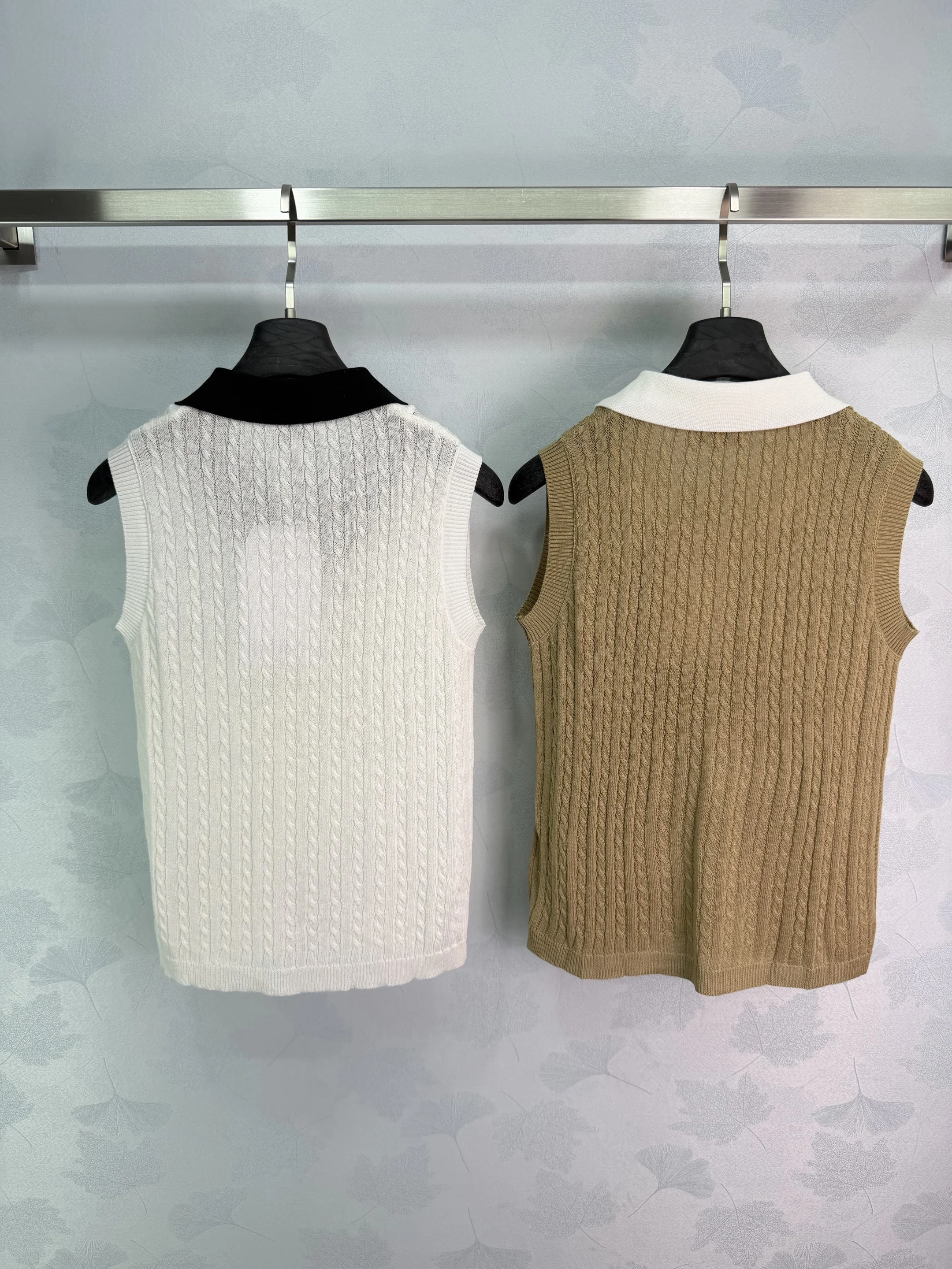 

2026 Summer Women's Contrast Collar Cable Knit Sleeveless Vest Layerable Slim Fit Preppy Style ZX120