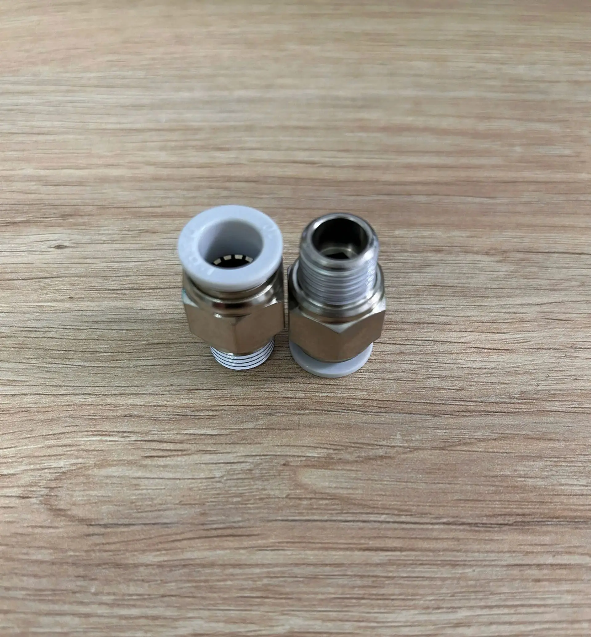 PC10-02 Pneumatic Fitting 10mm Push-In to 1/4