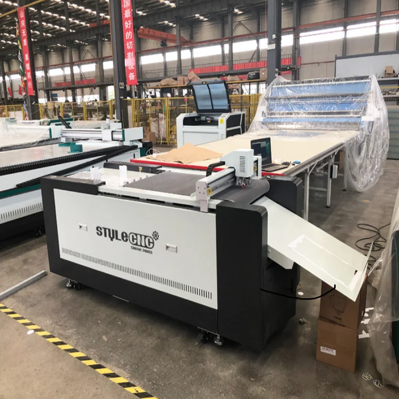 Taglierina e plotter da taglio per vinile a base piatta in vendita per adesivi, etichette, segnaletica, scritte