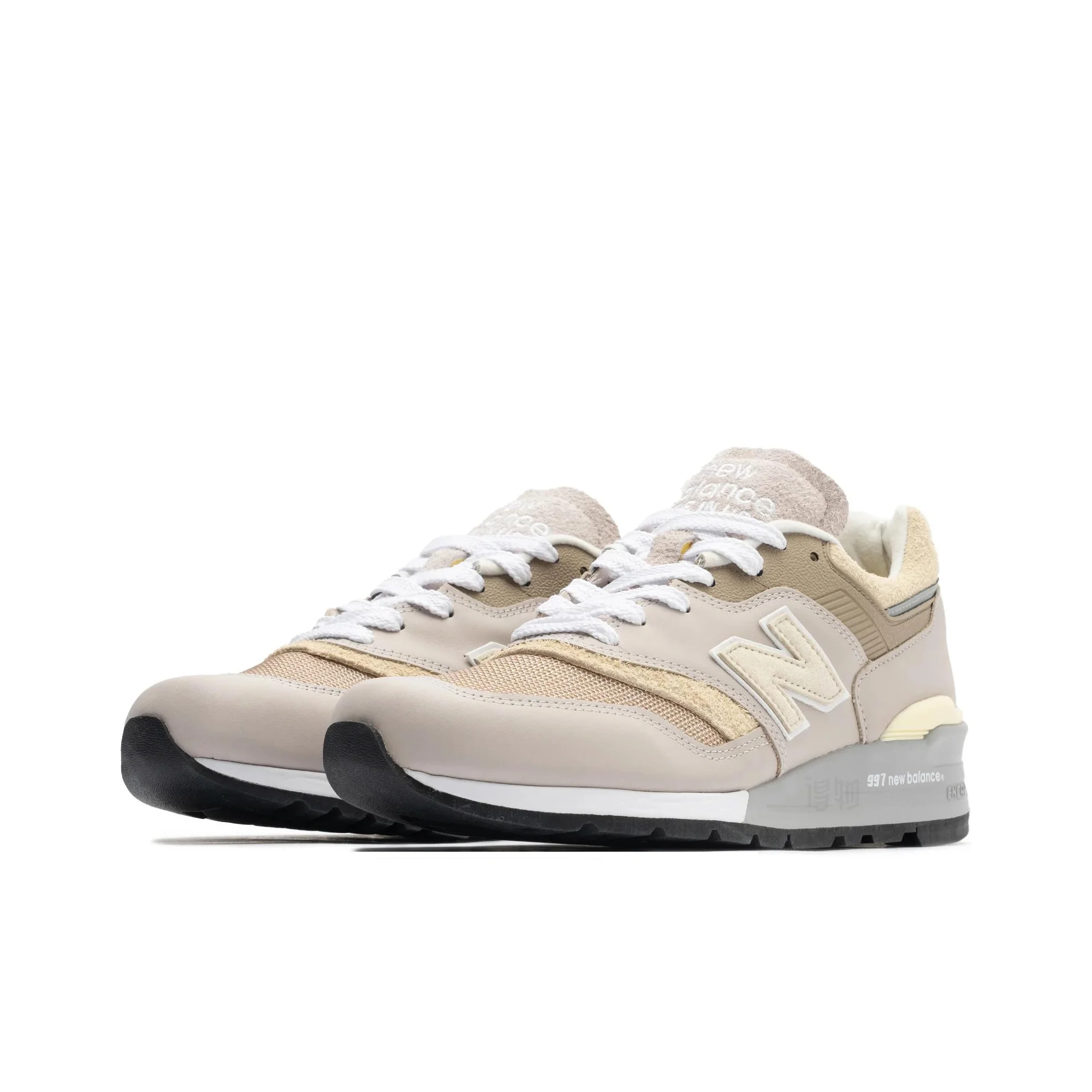 New Balance NB 997 – Soft, comfortable, low-cut casual shoes for men and women, gray color.