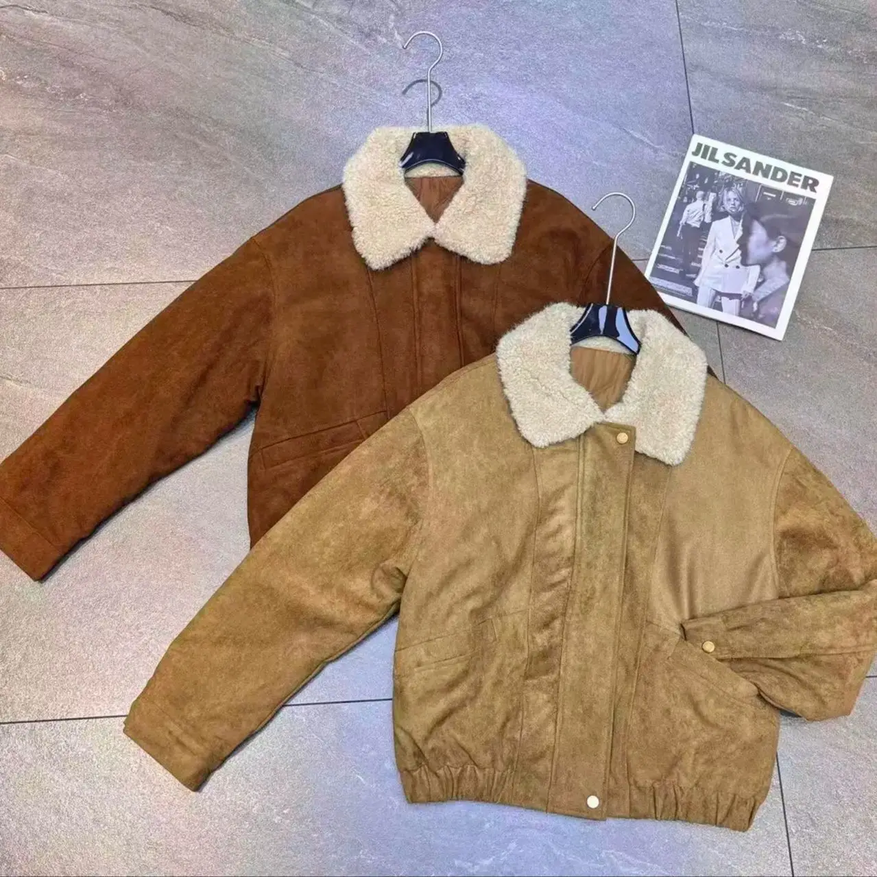 

Women's autumn-winter coat decorated with wool collar