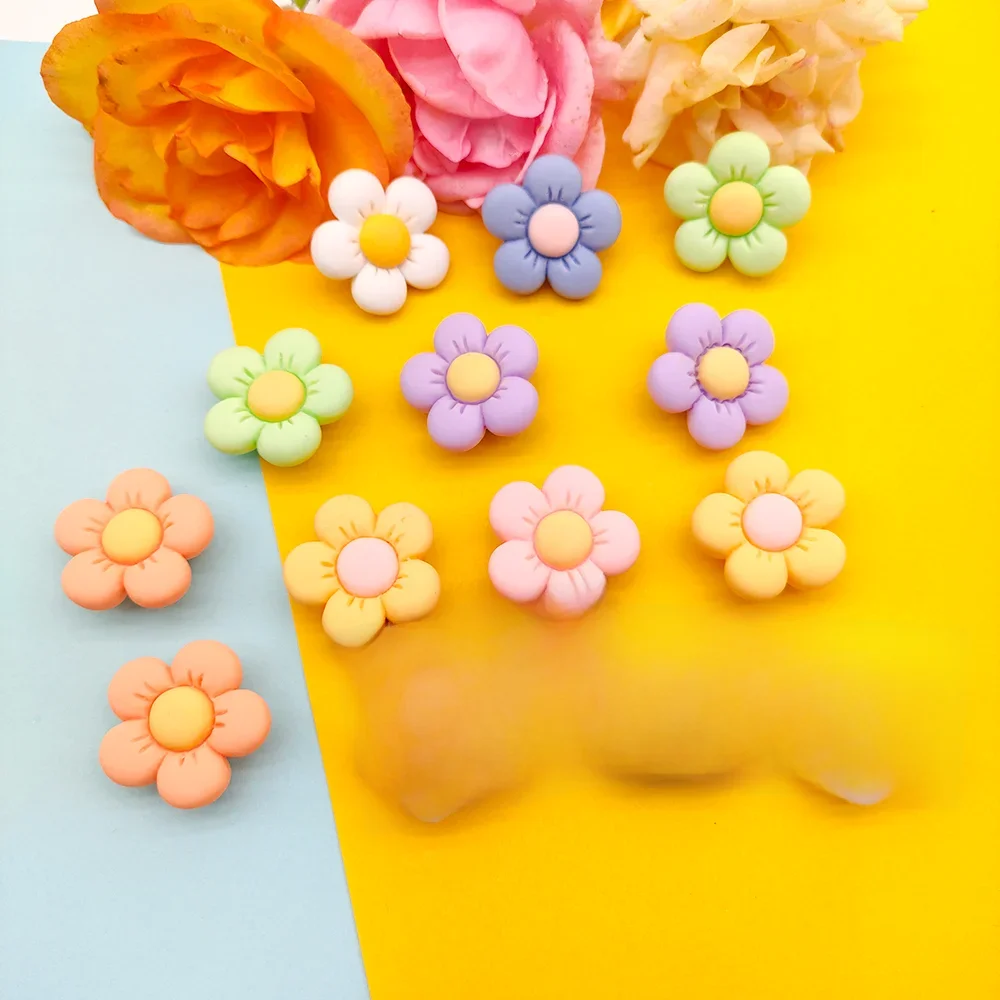 Breloques de chaussures à fleurs colorées en PVC pour femmes et filles, sabots de décoration, accessoires de sandales, pétale, créateur, nouveau, 1-14 pièces