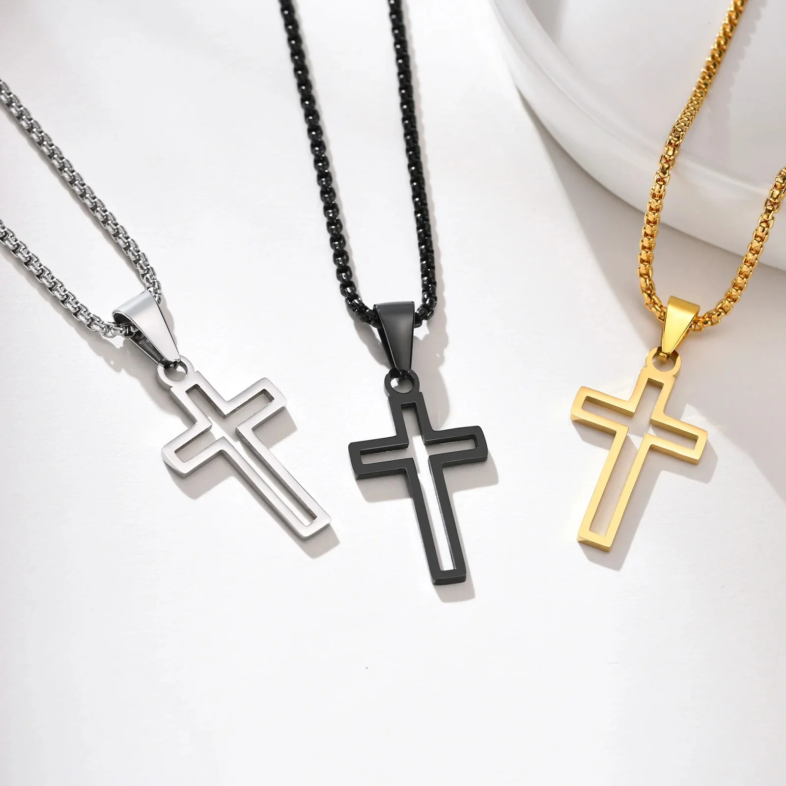 Collier croix découpée Vnox pour hommes et femmes, pendentif croix creuse en acier inoxydable avec chaîne de boîte de 24 pouces, collier de foi religieuse du Christ