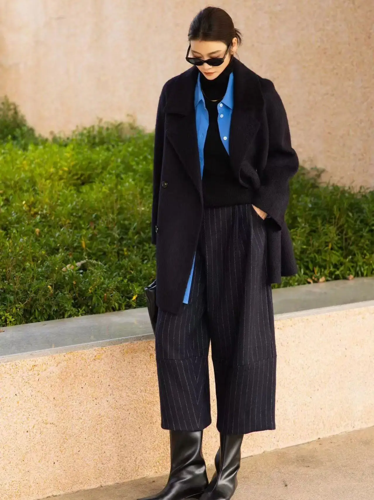 Minimal loose fashionable wool blended trousers