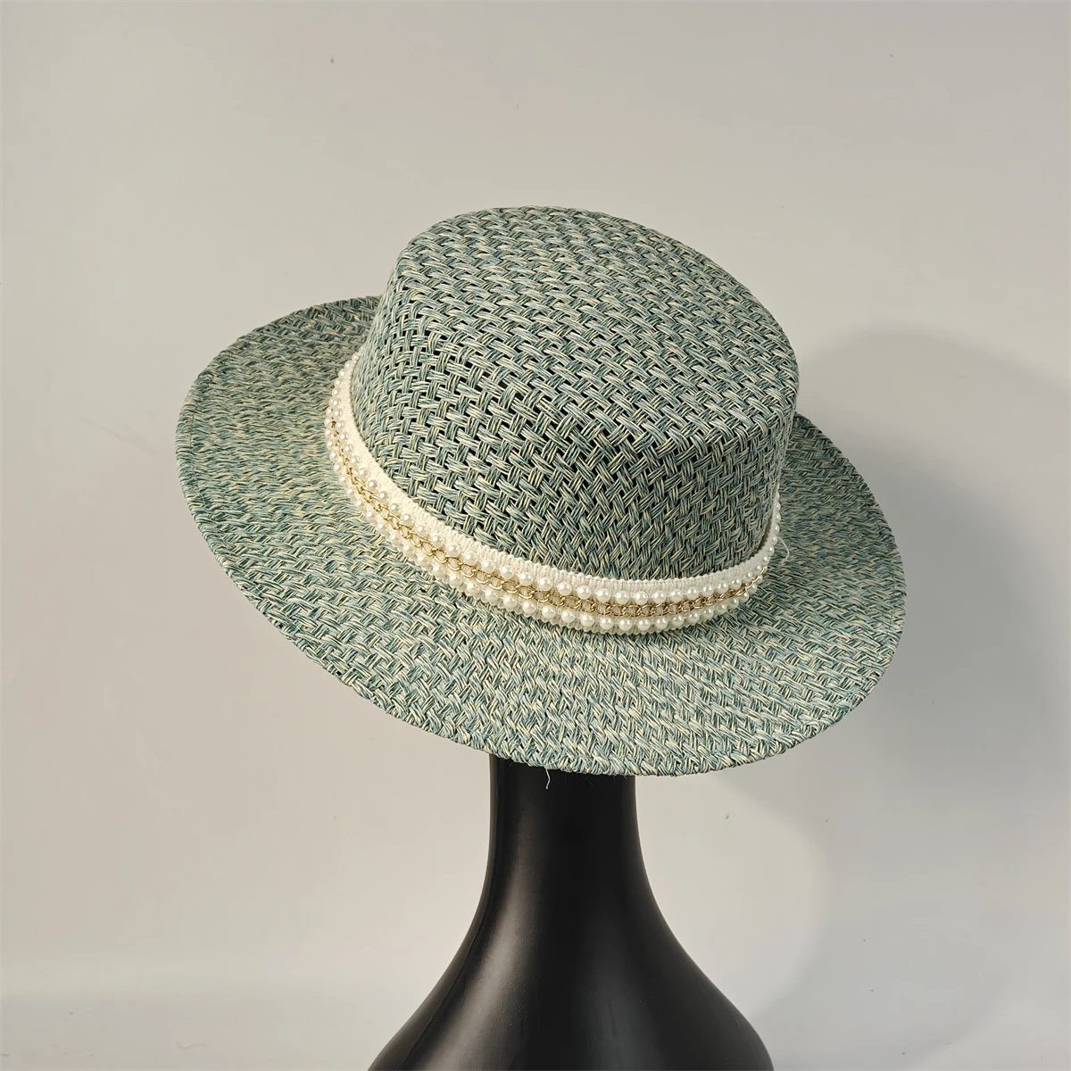 Pearl-embellished Woven Straw hat Summer Sun Hat Wide-brimmed Flat-top Beach Hat Unisex Suitable for Travel and Parties